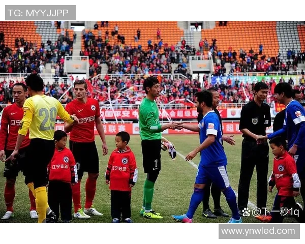 足球明星们的欢笑瞬间展现了他们场上场下的真实魅力与幽默感